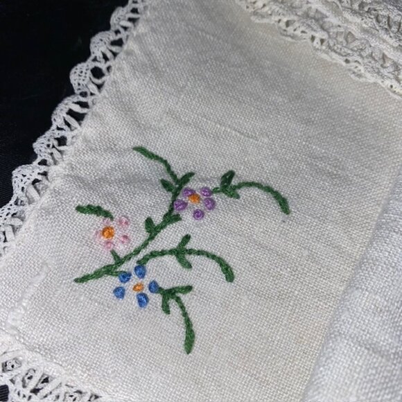 Vintage Embroidered Dinner Napkins, Lot of 3 - Picture 3 of 7